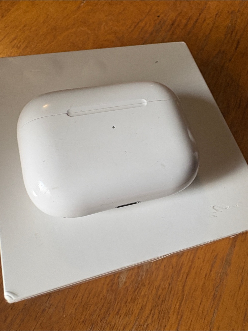 Apple White Wireless Earbuds Charging Case